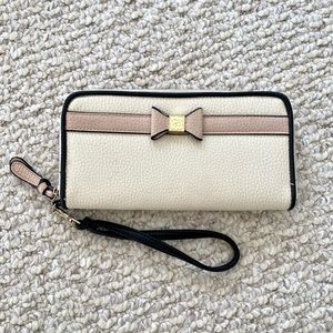 Jessica Simpson clutch